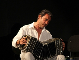 Daniele Di Bonaventura, bandoneón poetico tra jazz, tango e world