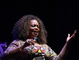 DIANNE REEVES tra jazz song e bossanova